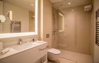 Отель CentreVille Hotel and Experiences Подгорица Улучшенный двухместный номер с 1 кроватью-6